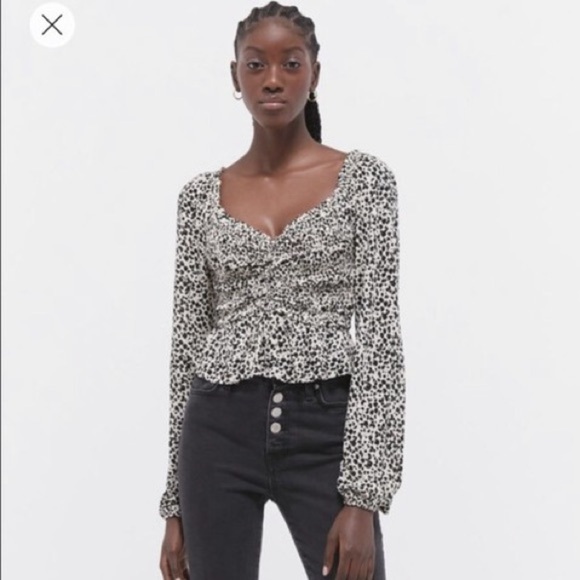Urban Outfitters Tops - Urban Outfitters Shania leopard ruched long sleeve crop top